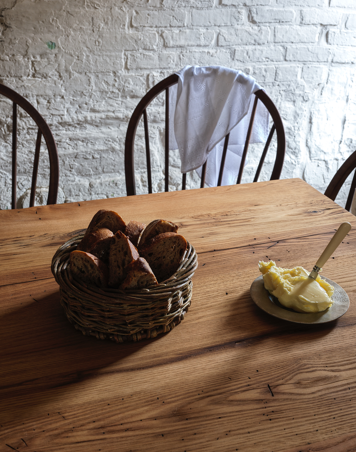 Chestnut Sawbuck Table