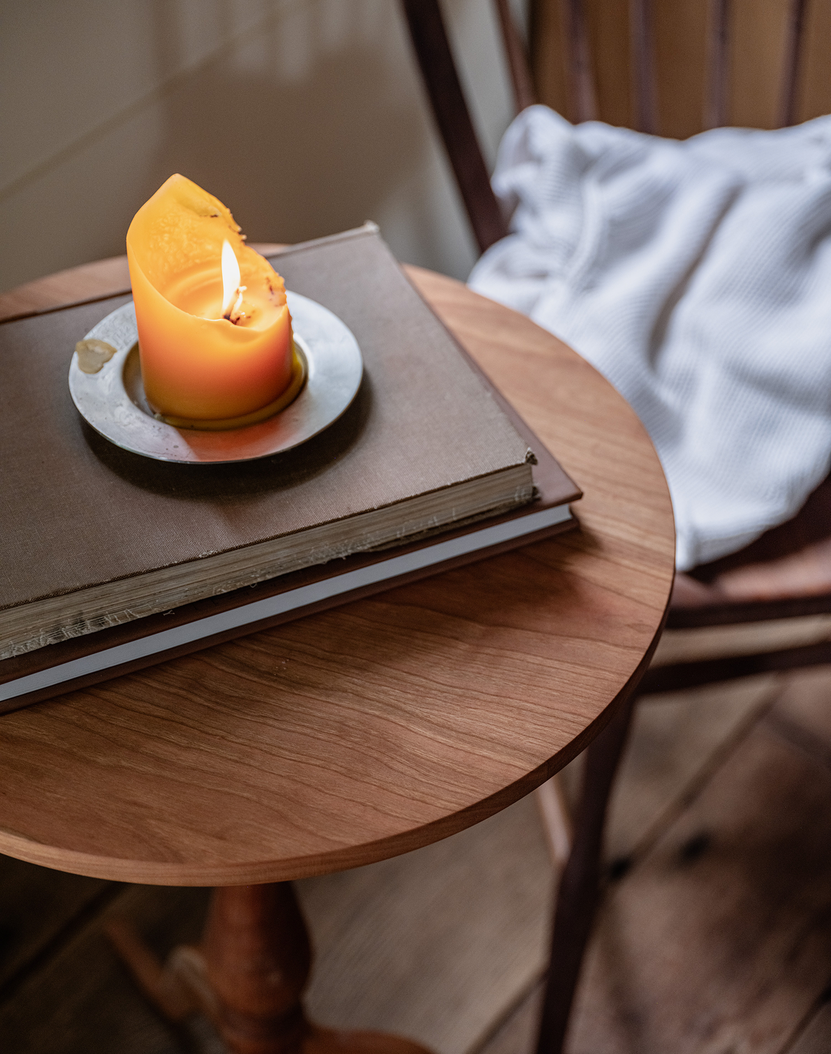 Round Candle Stand